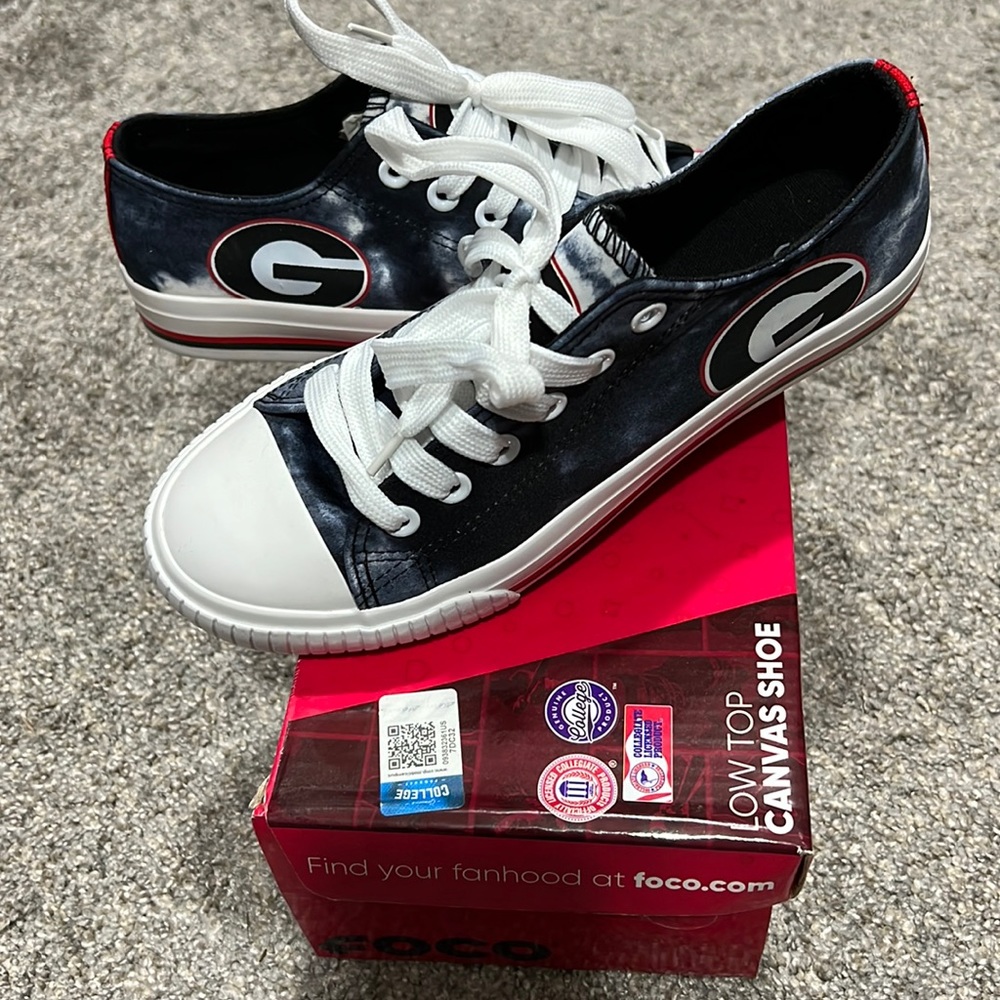 Georgia bulldog sneakers. size 7. Brand new